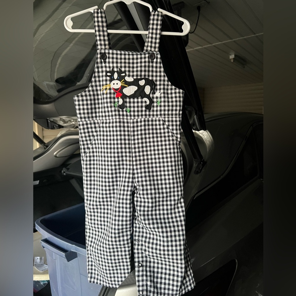 Kelly’s Kids Cow one piece in like new condition
